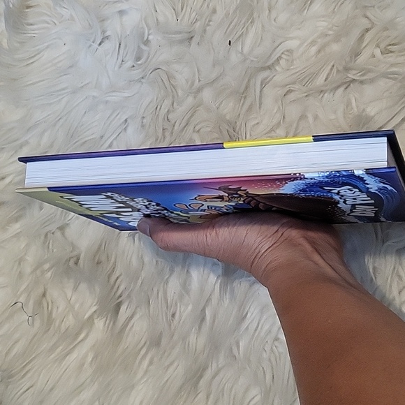 Dog Man Twenty Thousand Fleas Under the Sea Hardback book - Picture 4 of 8